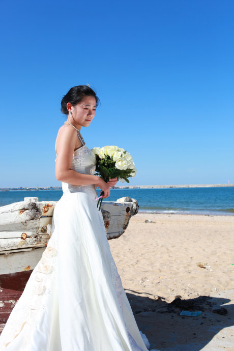 海边婚纱颜色_海边婚纱