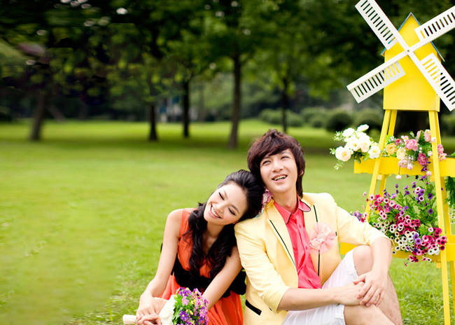 婚纱照摆拍姿势_婚纱照动作摆姿势图片