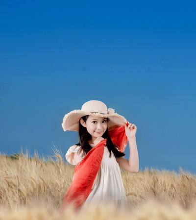 2015最新3D儿童摄影场景模板{E191.纯净的天空}系列PSD素材免费下载五(共24P)
